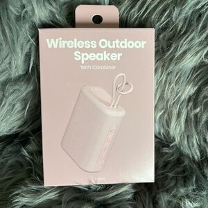 Pink/purple Wireless Outdoor Speaker with Carabiner